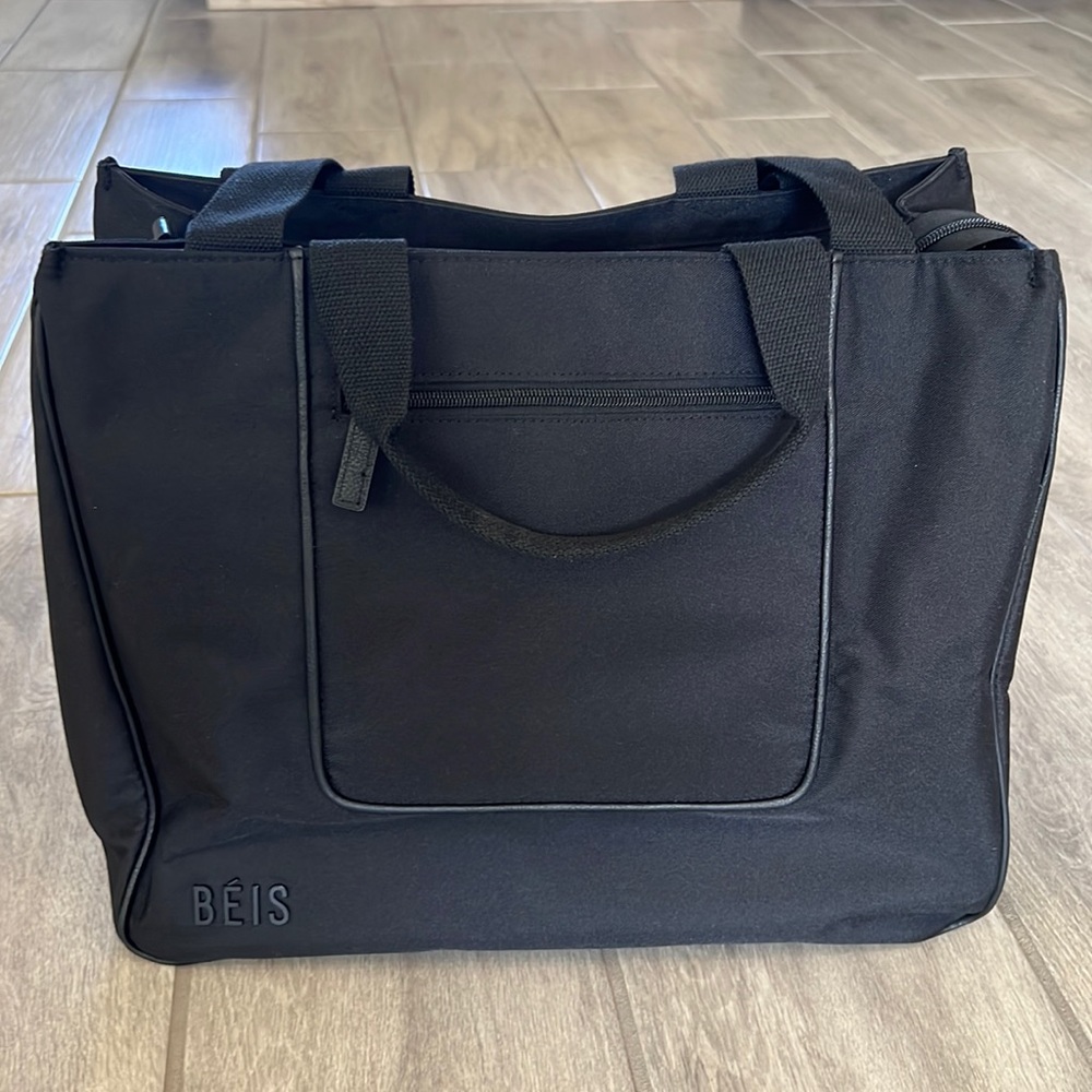 Beis East to West Tote.
